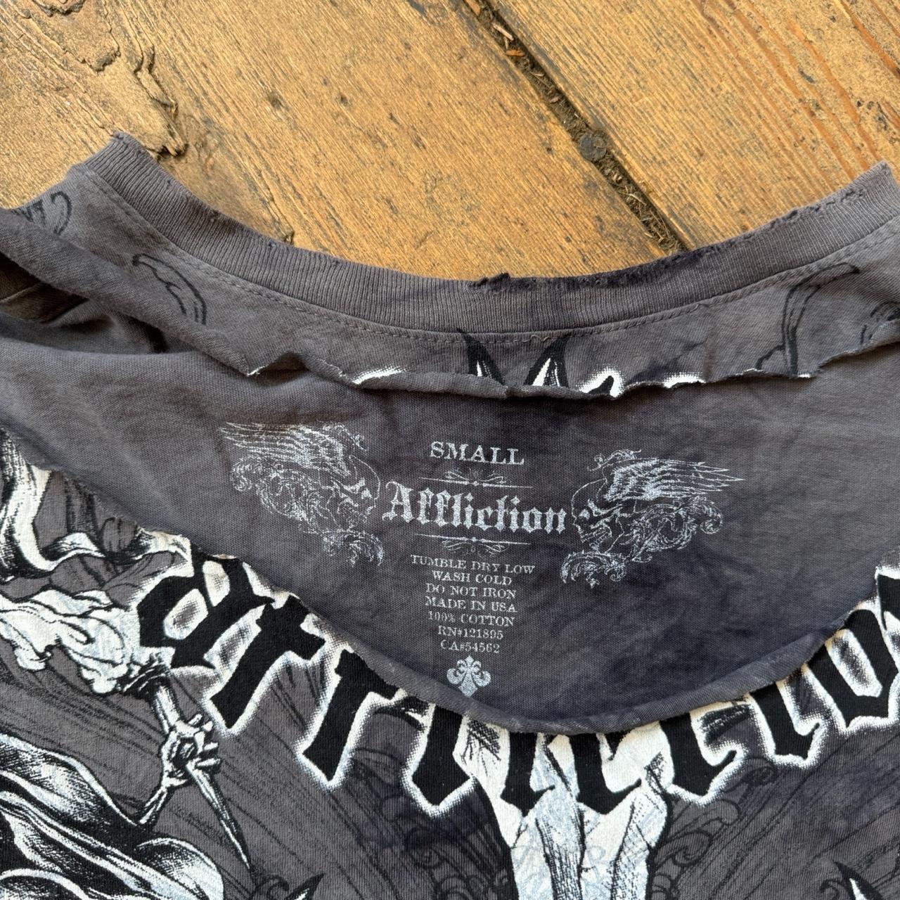 Affliction Cut-out Distressed Cross Graphic Tee in Gray Size S
