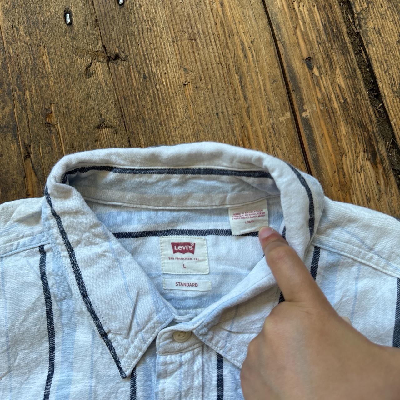 Levi's Standard Fit White and Blue Striped Button-up Short-sleeved Shirt Size L