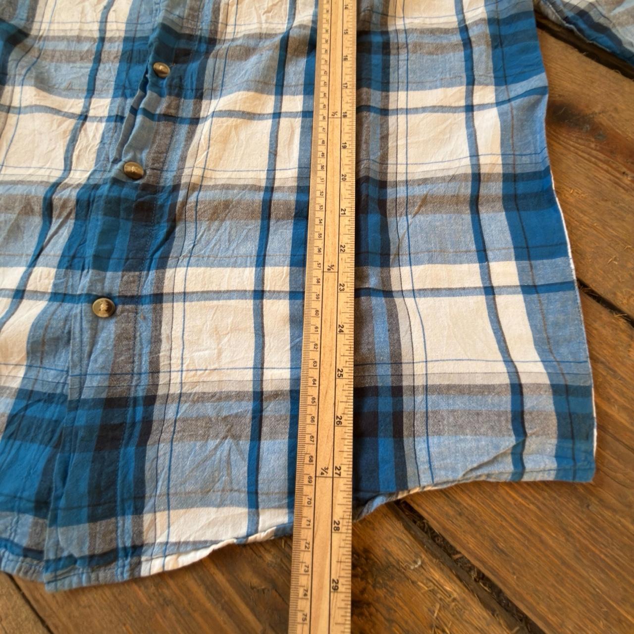 Wrangler Jeans Co. Blue and White Plaid Button-up Shirt Size M