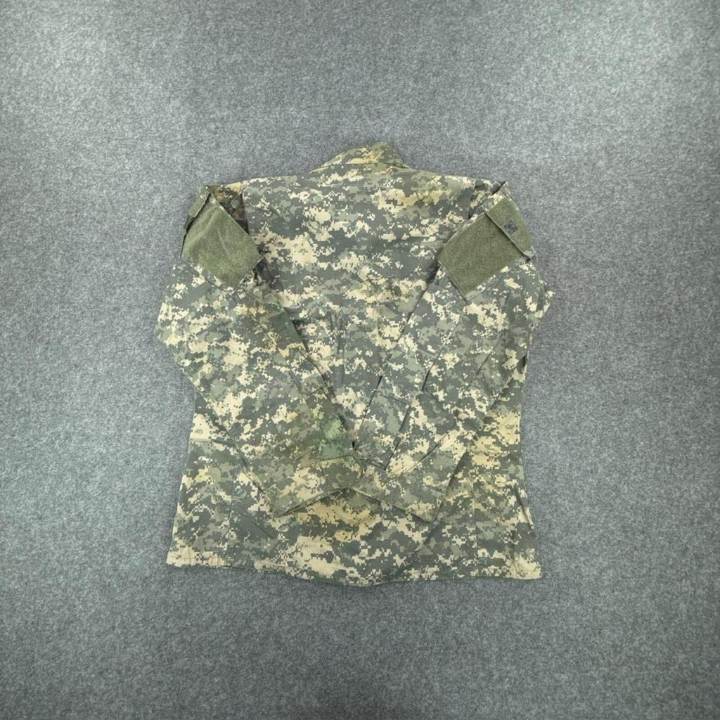Khaki and green military jacket #militaryinspired