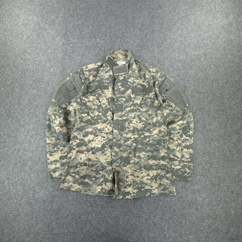 Khaki and green camo jacket with multiple pockets #camouflage