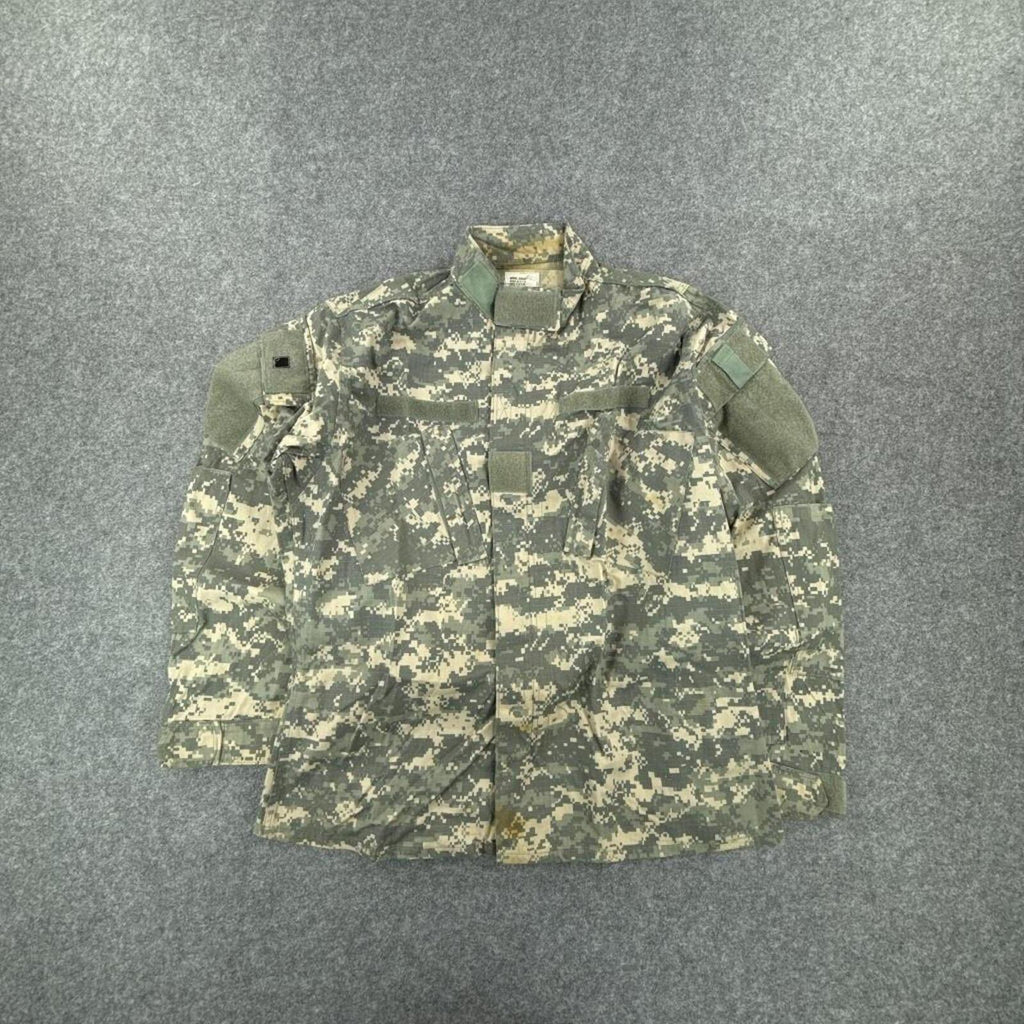Khaki and green camouflage military jacket #militaryinspired