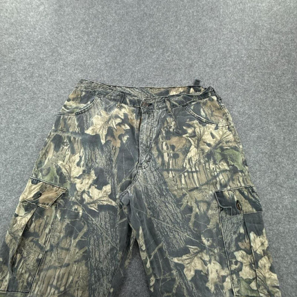 Camo realtree style cargo pants with adjustable ankle straps #outdoorstyle