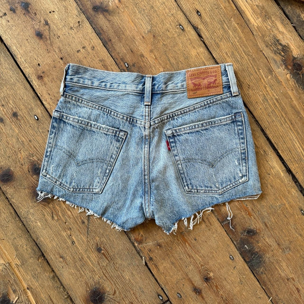 Levi’s 501 Women’s Denim Booty Shorts Palm Tree Embroidery W26