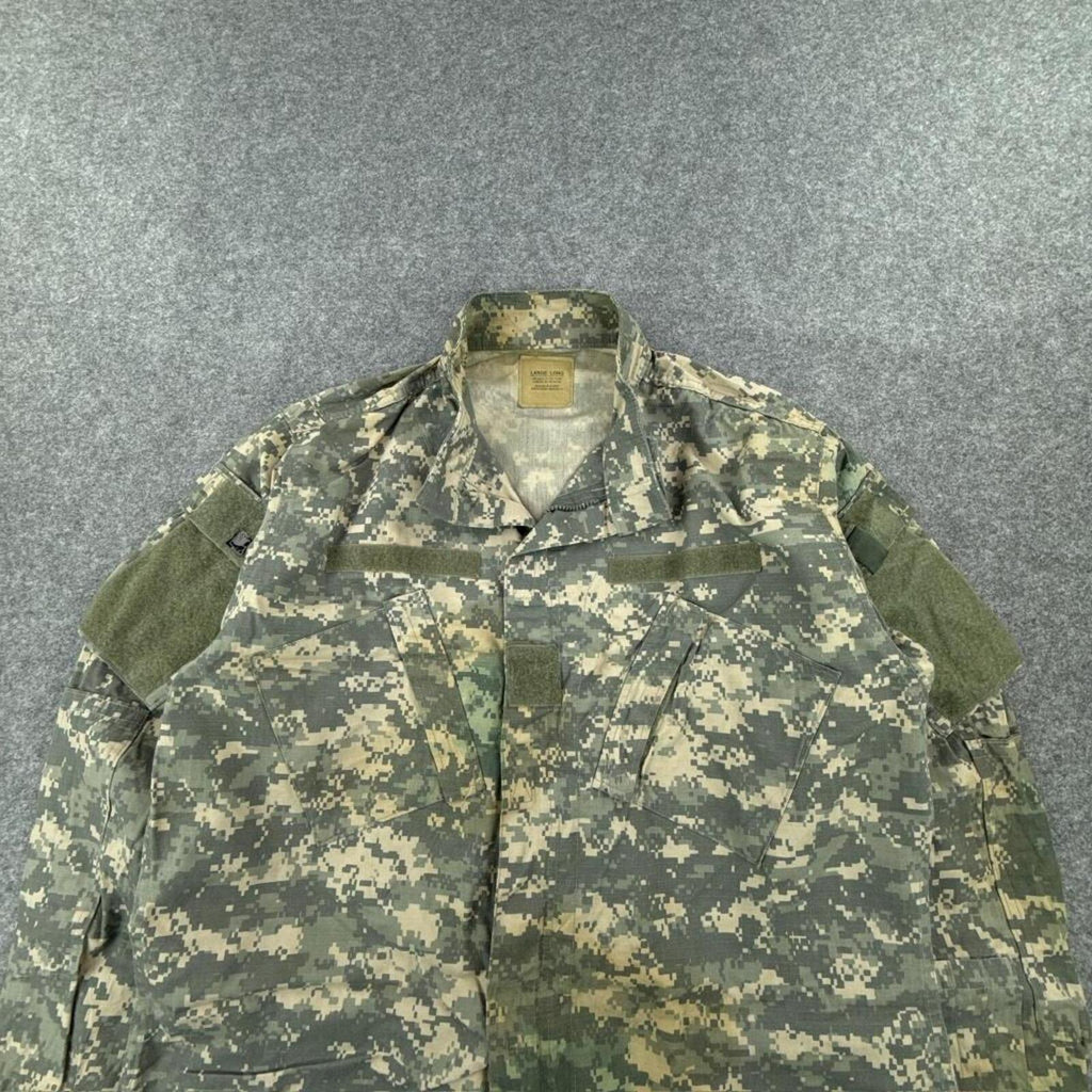 Khaki and green military jacket #militaryinspired