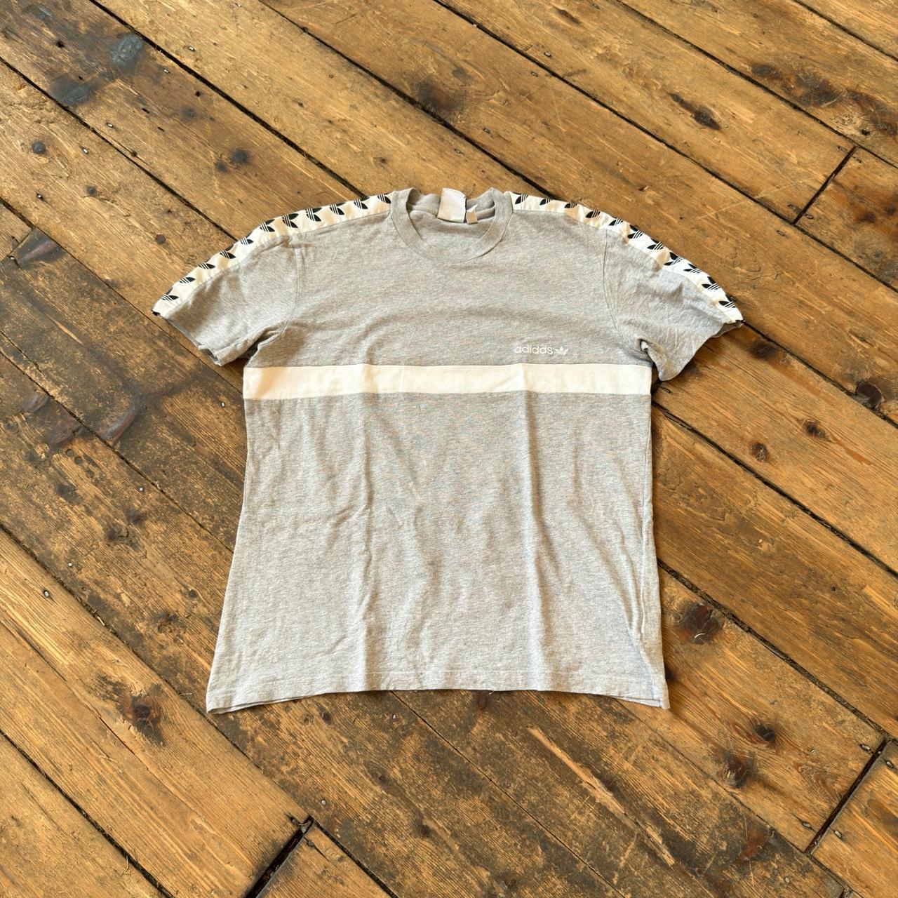 Adidas T-Shirt in Heather Gray with White Stripe Size L