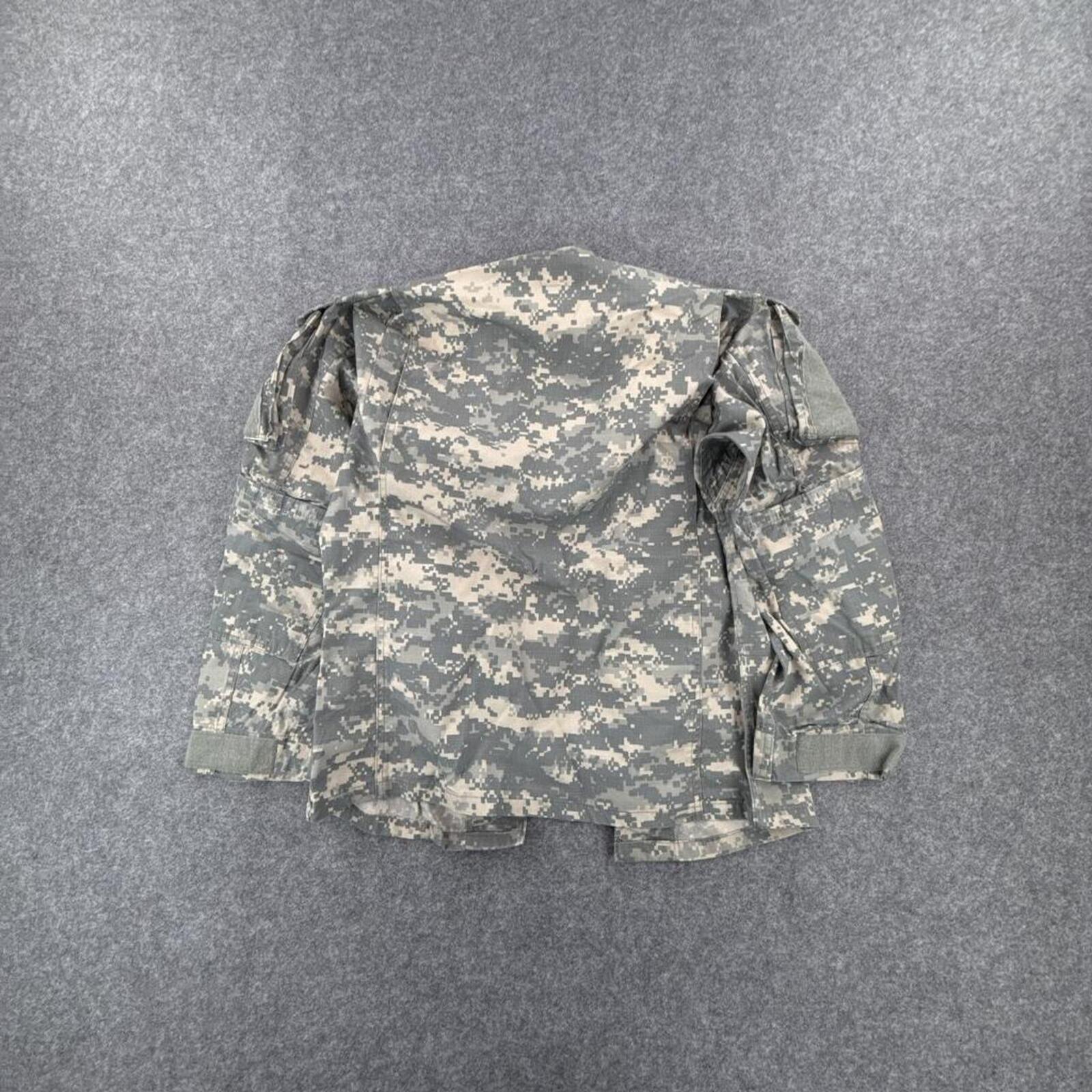 US Army camouflage shirt with 2 chest pockets and 2 sleeve pockets