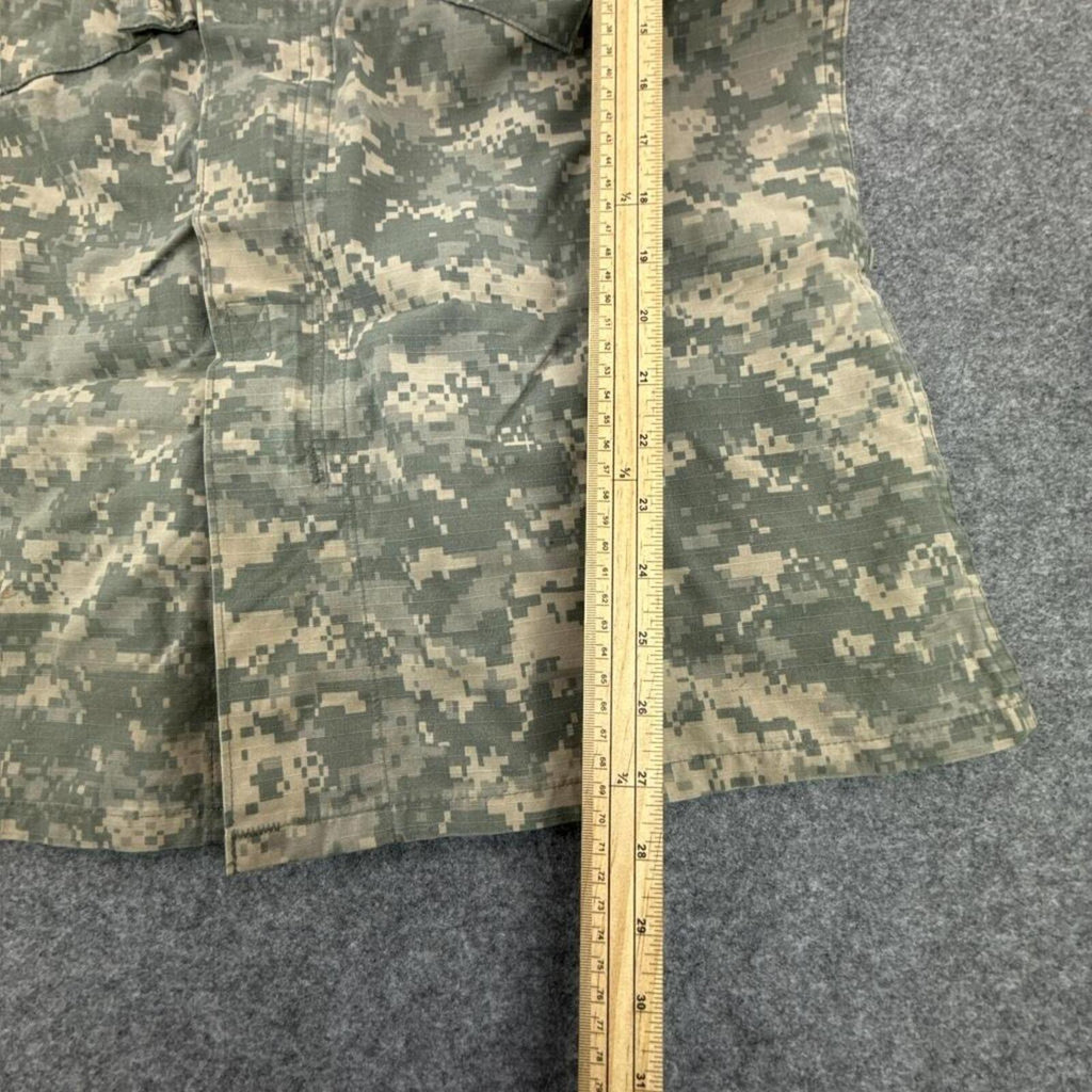 Khaki & green camo jacket with a relaxed fit #camofashion