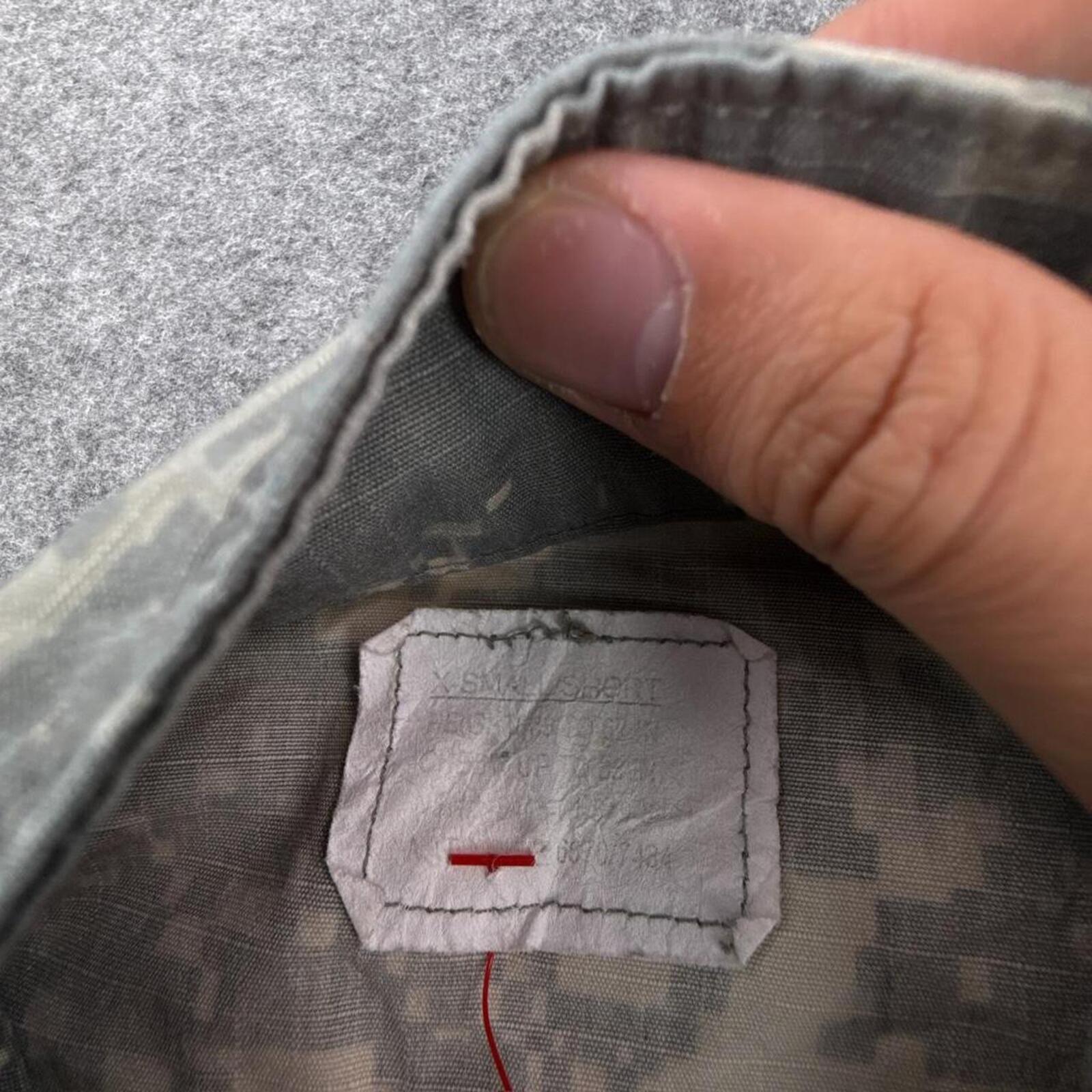 US Army camouflage shirt with 2 chest pockets and 2 sleeve pockets