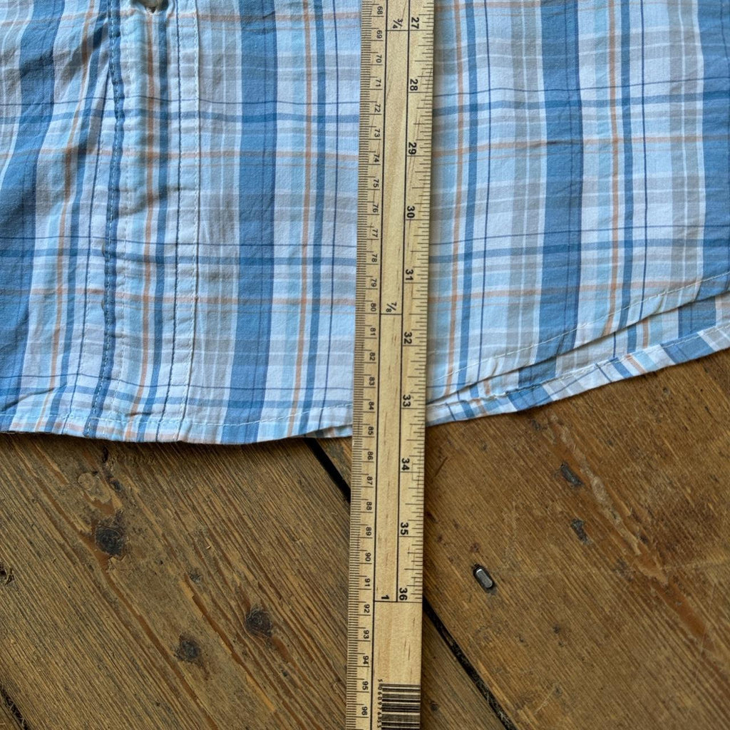 Wrangler Rugged Wear Light Blue and White Plaid Button-up Short-sleeved Shirt