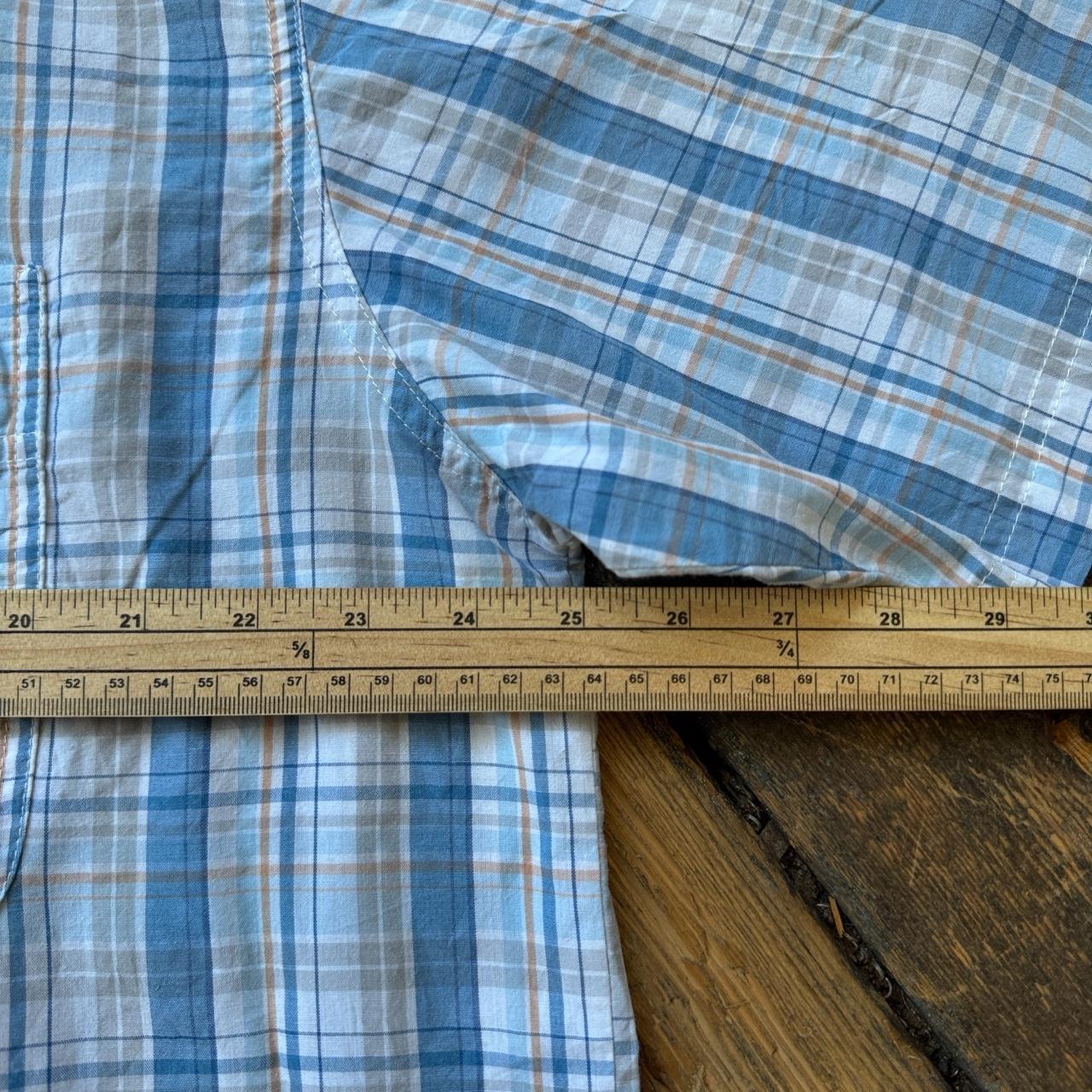 Wrangler Rugged Wear Light Blue and White Plaid Button-up Short-sleeved Shirt
