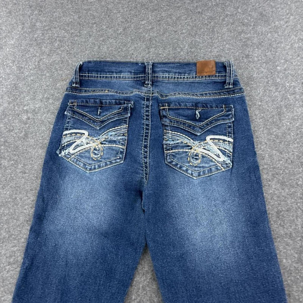 Wallflower Y2K women's low-rise bootcut jeans in medium wash #bootcutjeans