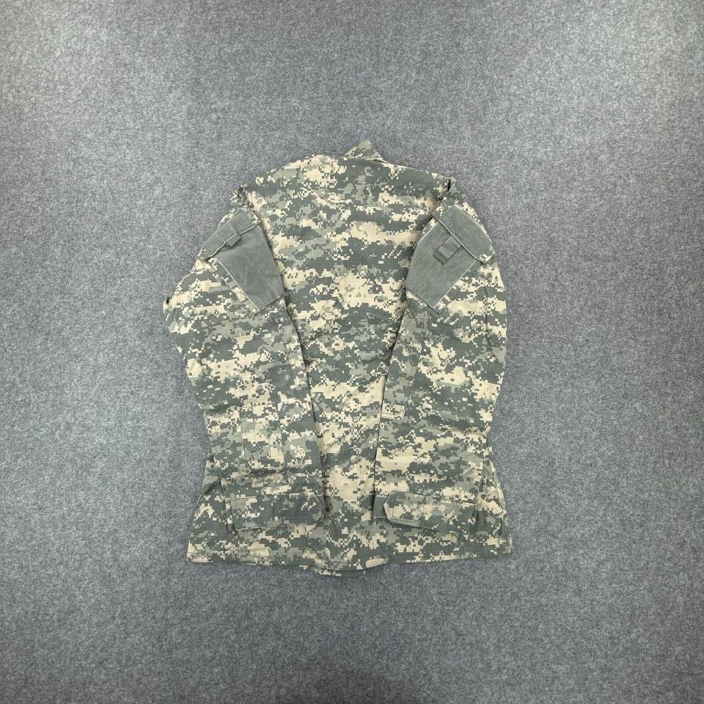 Khaki and green camo jacket with multiple pockets #camouflage