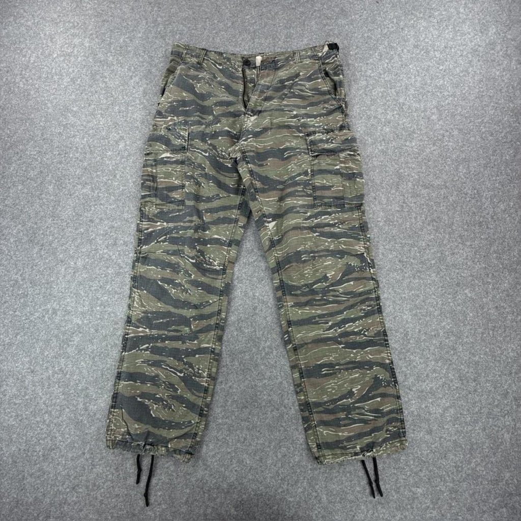 Khaki and green camouflage cargo pants with adjustable waist #techwear