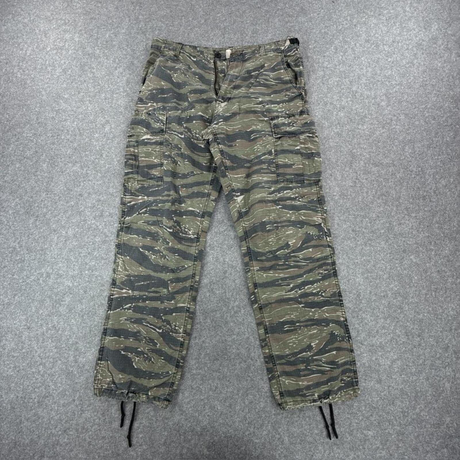 Khaki and green camouflage cargo pants with adjustable waist #techwear