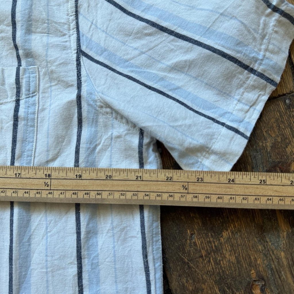 Levi's Standard Fit White and Blue Striped Button-up Short-sleeved Shirt Size L