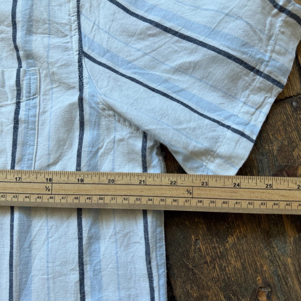 Levi's Standard Fit White and Blue Striped Button-up Short-sleeved Shirt Size L