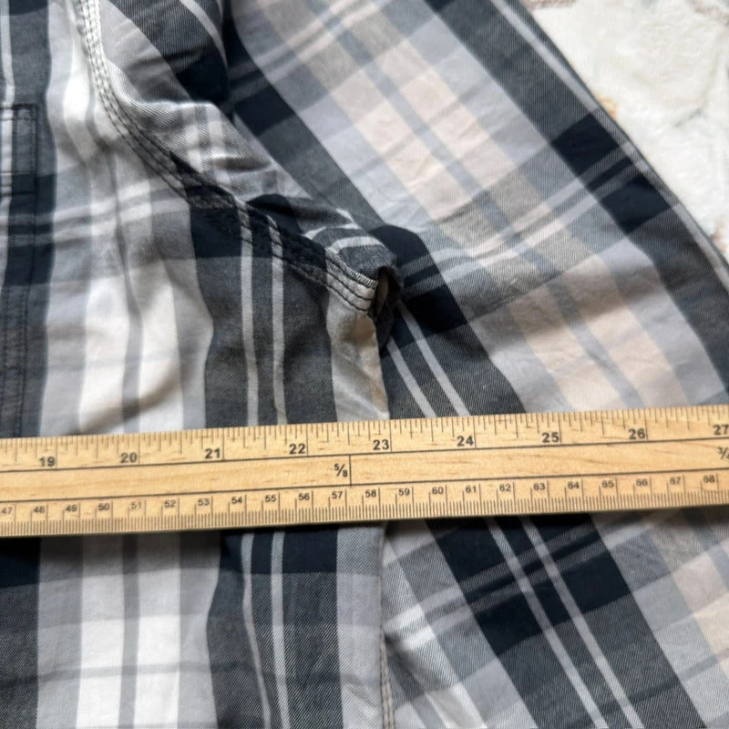 Levi’s Black and Gray Plaid Button-up Long-sleeved Shirt Size L
