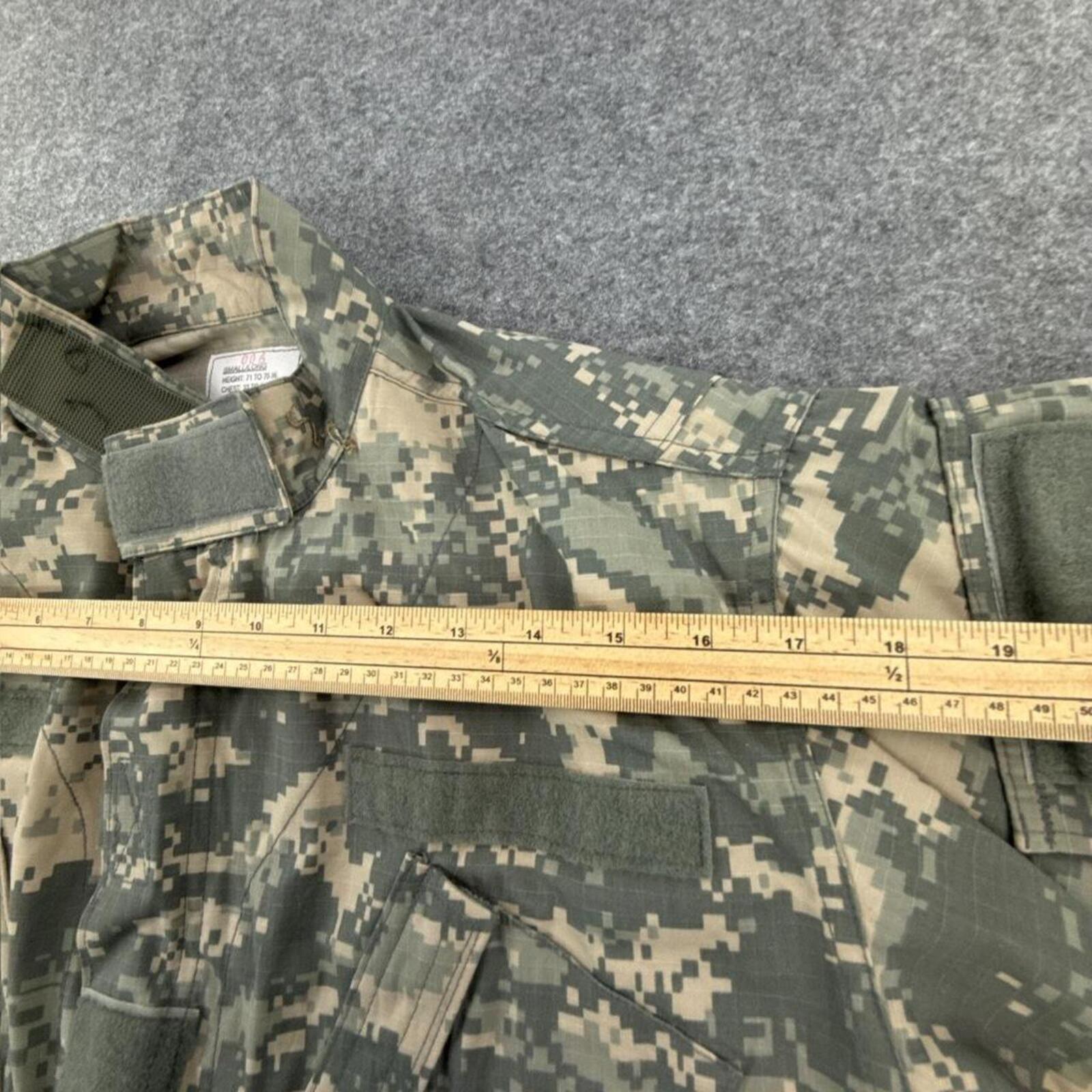 Khaki and green camo jacket with multiple pockets #camouflage