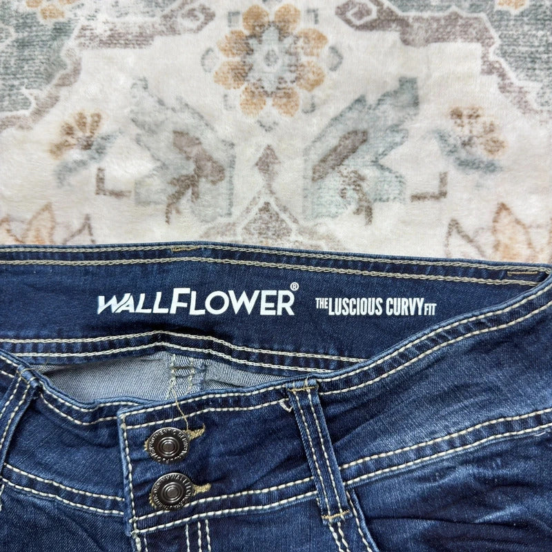 Wallflower The Luscious Curvy Fit Y2K Bootcut Jeans Size 7