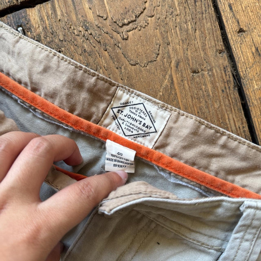 St. John’s Bay Cargo Shorts in Light Gray W40