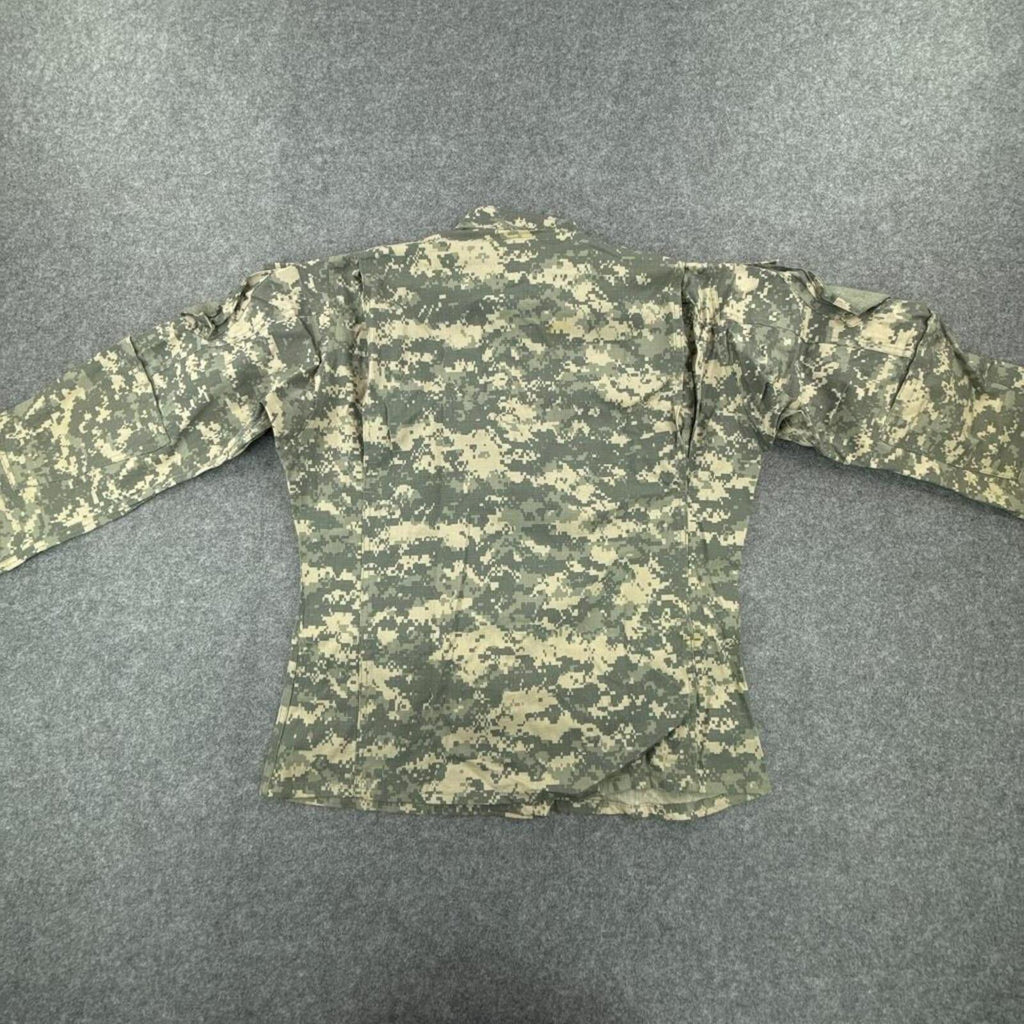 Khaki and green camouflage military jacket #militaryinspired